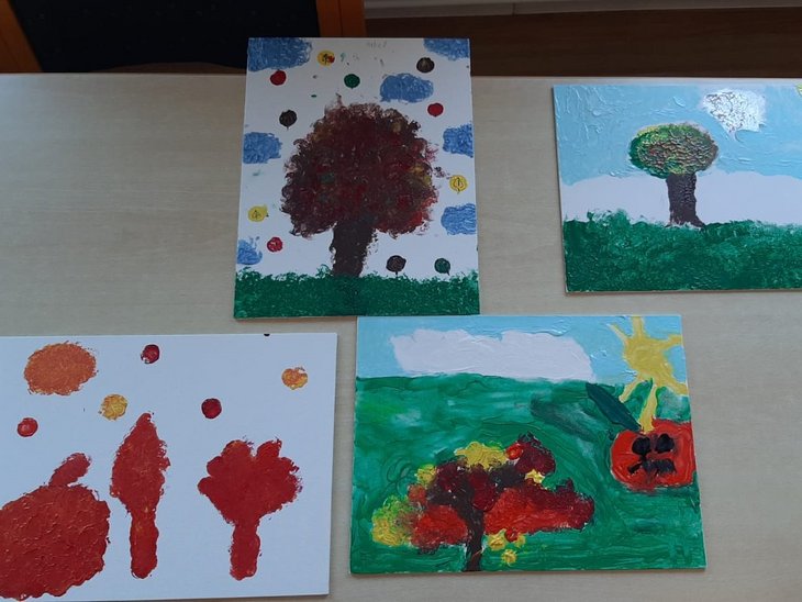 Malerei der Kinder im Herbstferienprogramm 2022 nach Georges Seurat 
